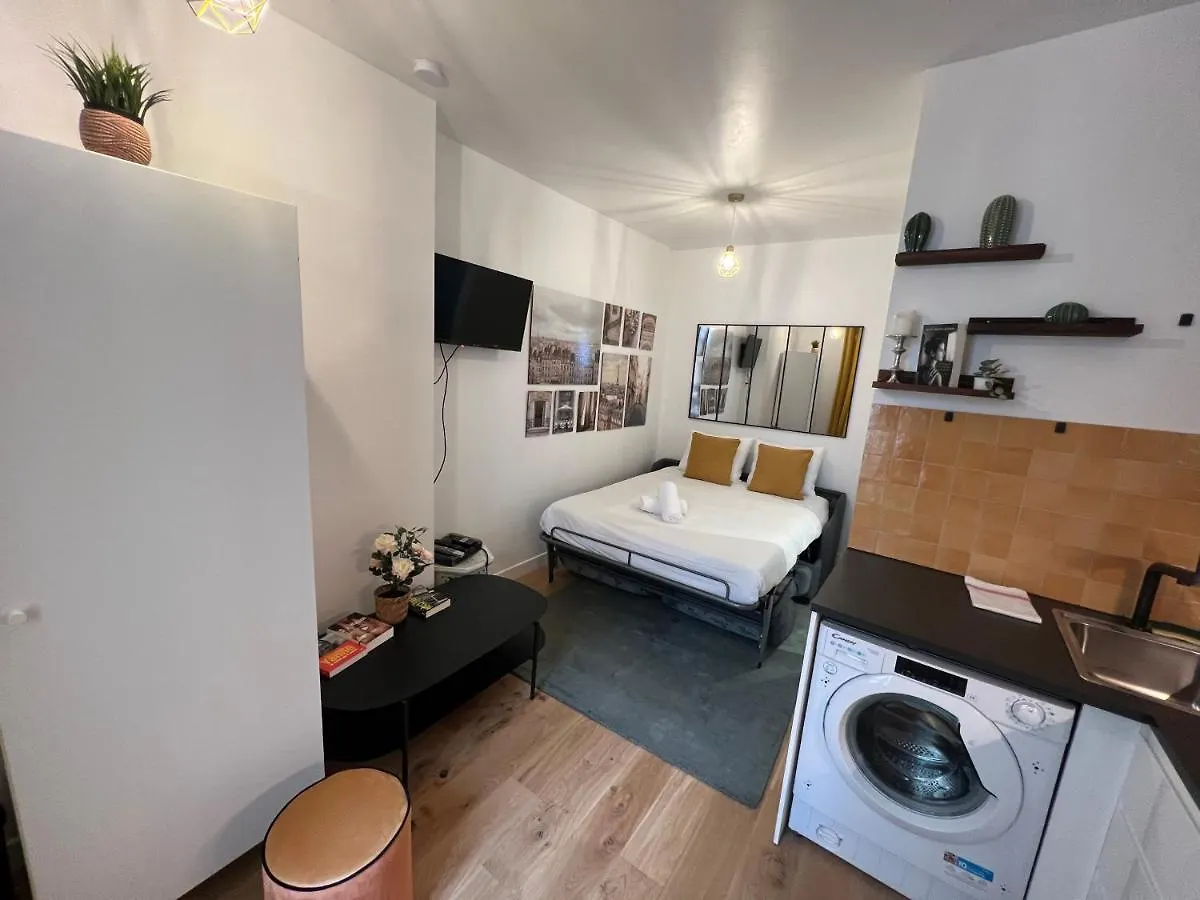 Aparthotel Tour Eiffel Apartment Paris France